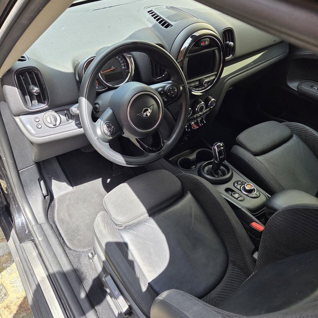 Intérieur de voiture après nettoyage